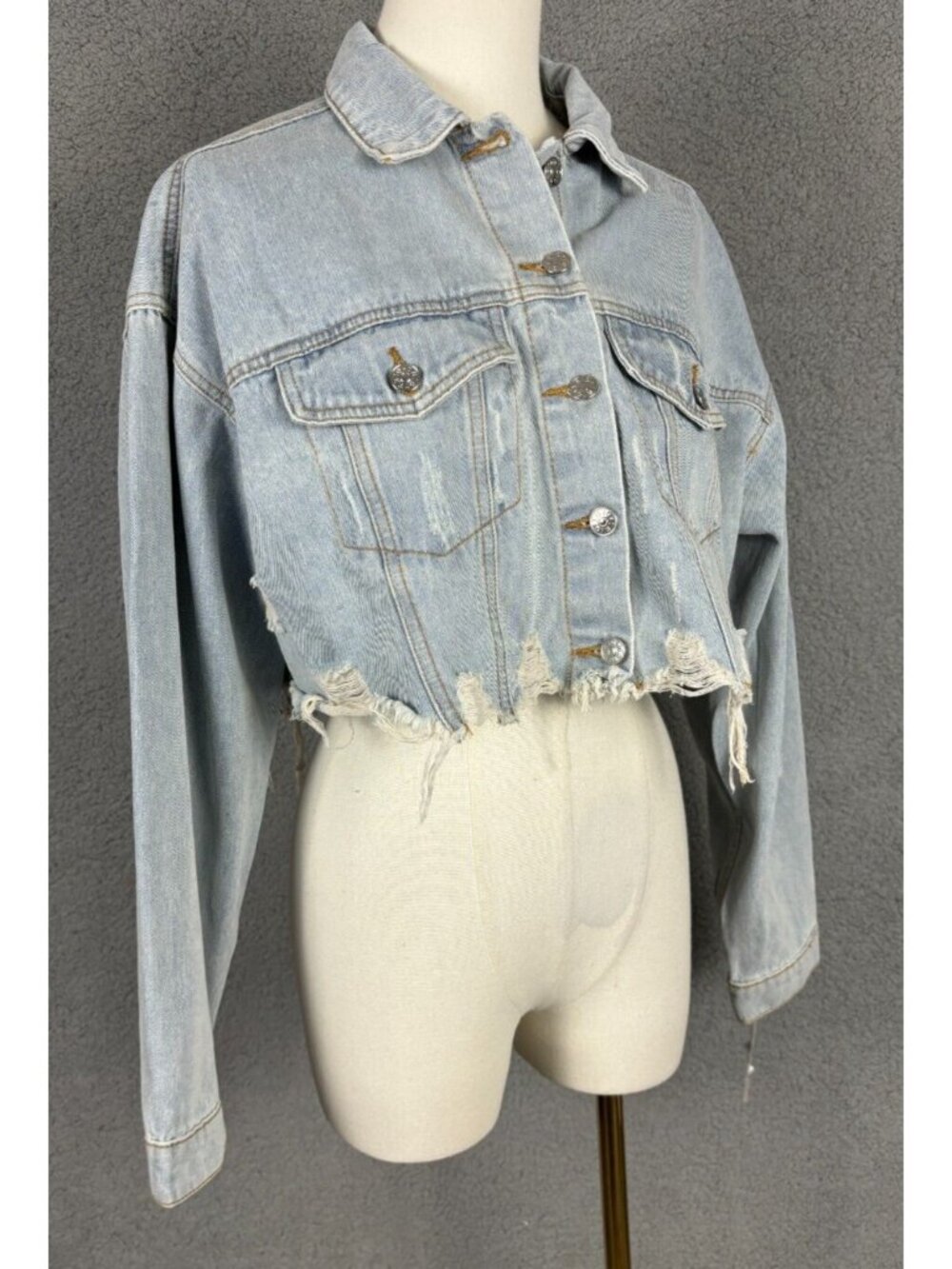 Trio Urban Women's Mona Lisa Heart Cropped Denim Jacket Blue S/M NWT's. - Picture 5 of 8